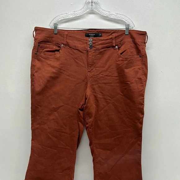 Torrid Flared Jegging Denim Pants in Oxblood Wash Red Plus Size 26 Short 26S - Picture 2 of 11